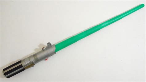 Basic Green Lightsaber E3 Yoda Obi Anakin Star Wars 2004 Hasbro | Lightsaber, Star wars, Hasbro