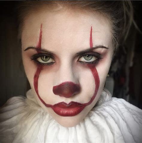 9 Makeup Looks You Have to Try for Halloween 2017 | Scary clown makeup, Halloween makeup clown ...