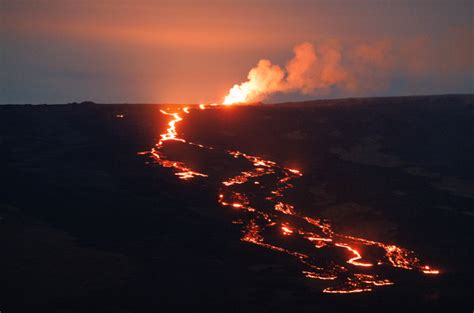 WATCH: California man, son get aerial view of Mauna Loa eruption