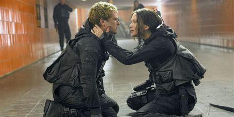 The Hunger Games: 5 Worst Things Katniss Did to Peeta (& 5 Worst He Did ...