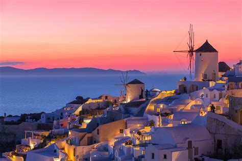 Santorini Sunsets: Best Island Spots to Watch the Sun Go Down – City Milano News