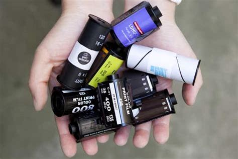 Lomography - Film Including 35mm, 120, 110 And Instant Formats