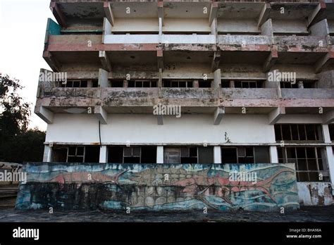 Hotel Africa Mozambique Ruin Street Xai-Xai Stock Photo - Alamy