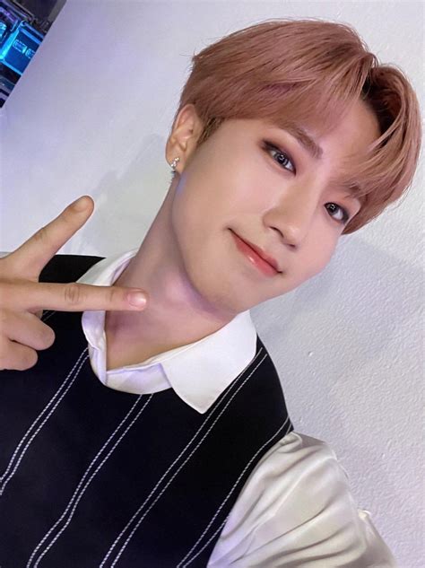 han jisung 💭 on Twitter in 2022 | Stray, Kids, Instagram update