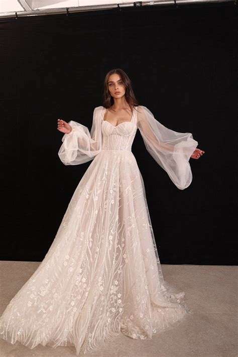 The 2022 Wedding Dress Trends You Need to See - WeddingWire