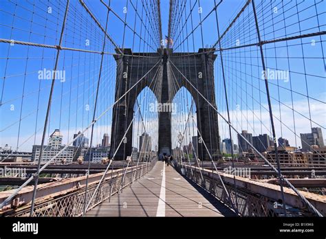 Brooklyn bridge walkway - New York City, USA Stock Photo - Alamy