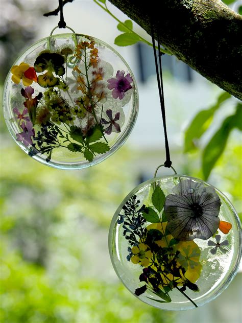 Preserving Flowers In Resin - Happy Family Art | Diy resin ornaments ...