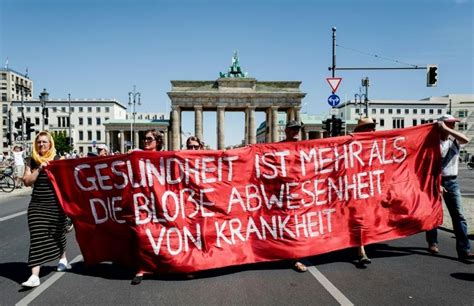 Thousands protest COVID-19 measures in Berlin - CGTN