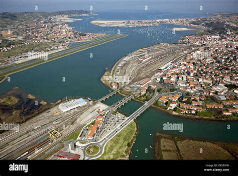 Puente de Santiago (bridge) and train stations, Irun (in foreground Stock Photo: 61169861 - Alamy