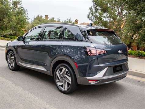 Hyundai Nexo Review: The Hydrogen Fuel Cell-Powered Electric SUV | WIRED