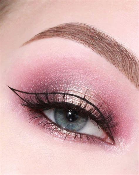 The newer trends on natural, edgy, glittery, colored and creative eyeliner for 2018. | Creative ...