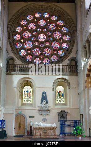 St Albans Cathedral interior north transept rose window modern Stock Photo: 18432186 - Alamy