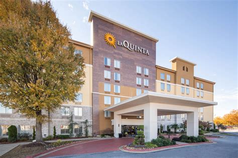 La Quinta Inn & Suites by Wyndham Atlanta Airport North | Atlanta, GA ...