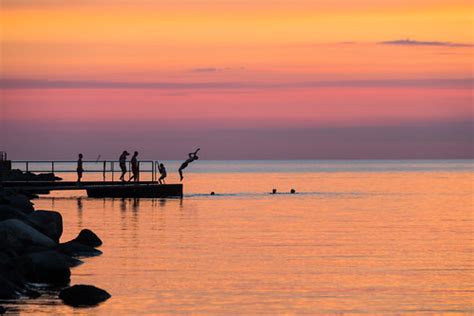 Sunset swim | My contribution to Fotosöndag/Photo Sunday on … | Flickr