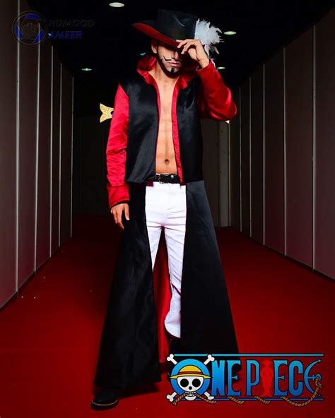 Dracule Mihawk Cosplay | One Piece Amino