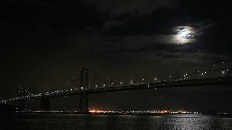 San Francisco’s Bay Bridge Lights Go Dark - The New York Times