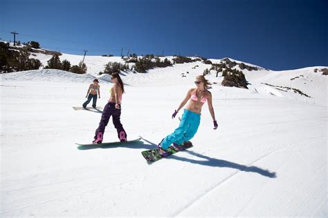 Ambiance festive et décontractée sur les pistes de ski de Mammoth ...