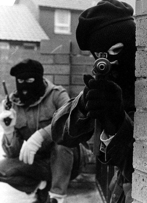 Can anyone identify which weapons these IRA fighters are holding? : r ...