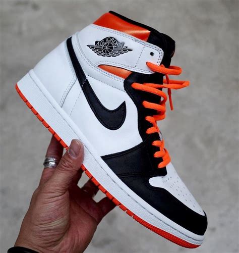 Air Jordan 1 Electro Orange 555088-180 Release Date - SBD