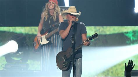 Kenny Chesney announces I Go Back 2023 Tour with opening act Kelsea ...