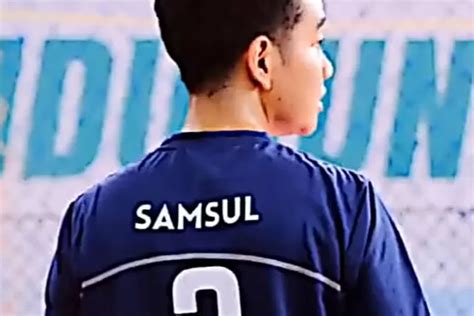 Gibran Pakai Jersey Bertuliskan Samsul dan Sarung saat Main Futsal di Cirebon: Kampanye Tidak ...