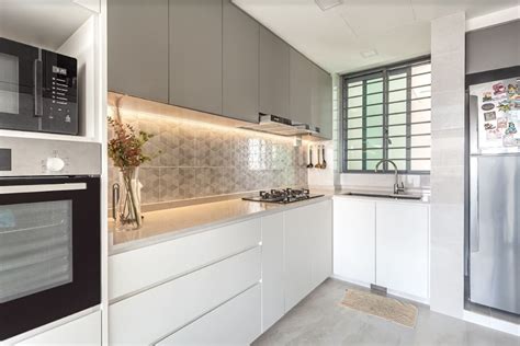 L-Shaped Minimalist White & Brown Kitchen Cabinet Design | Livspace