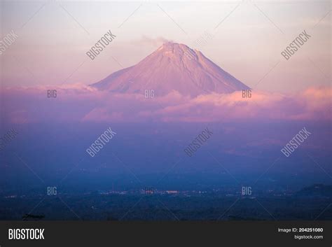 Mount Merapi Gunung Image & Photo (Free Trial) | Bigstock