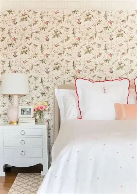 40 Timeless Floral Print Bedroom Decor Ideas - Shelterness