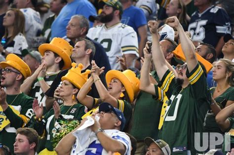 Photo: Green Bay Packers fans cheer as their team faces the Dallas Cowboys i - ARL2019100602 ...