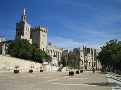 Avignon, France: Detailed map, informations, activities and recommended ...