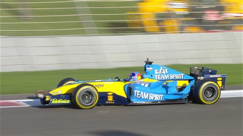 MUST-SEE: Fernando Alonso drives his 2005 title-winning Renault R25 at ...