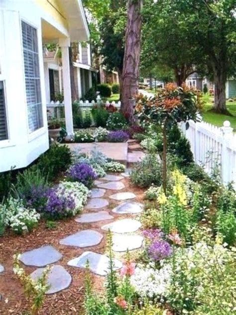 40 Beautiful Small Front Yard Landscaping Ideas - Bored Art