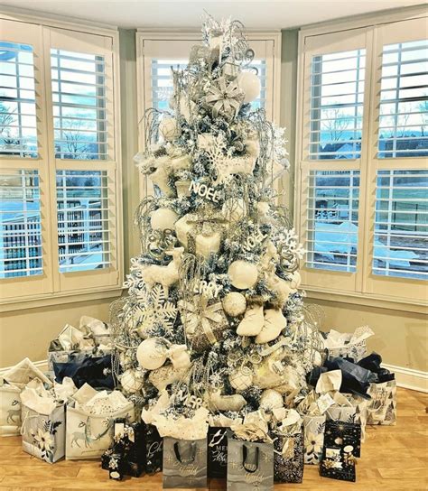 47 Stunning Christmas Tree Decor Ideas To Try Out For 2023