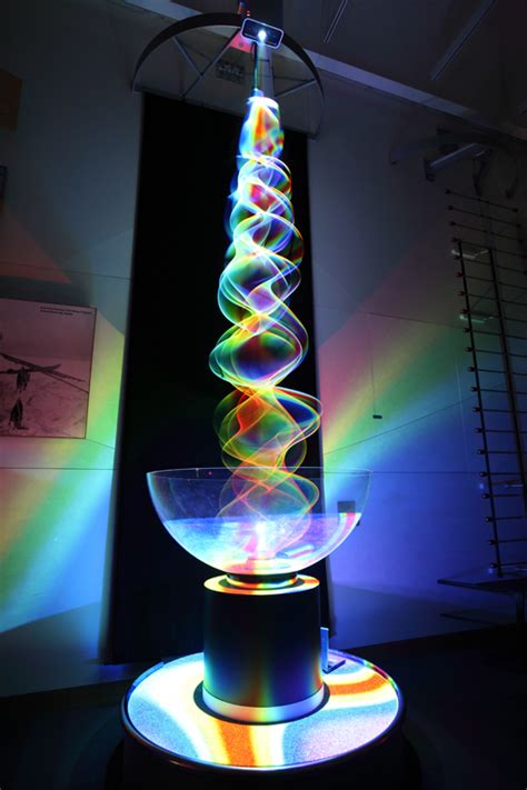 Kinetic Light Sculptures by Paul Friedlander, a Scientific Artist – things worth describing