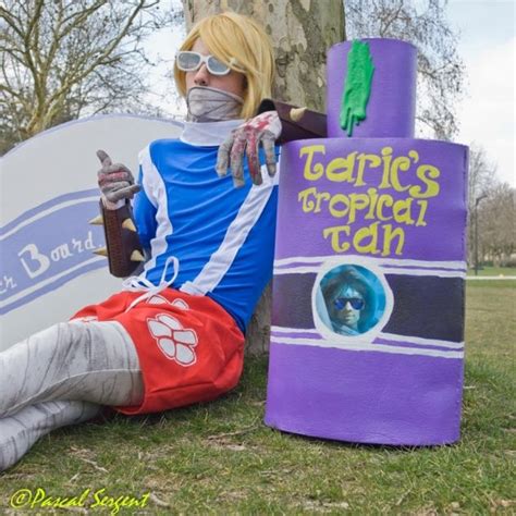 Surfer Singed League of Legends Cosplay | League of legends, Cosplay, League