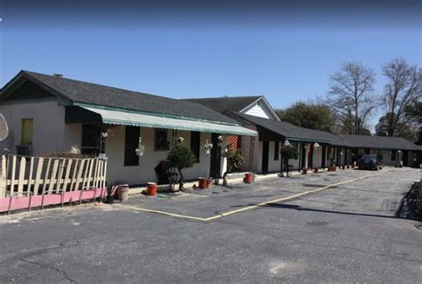 ECONOMY INN - Updated November 2024 - 13 Photos - 1300 Main St, Turbeville, South Carolina ...