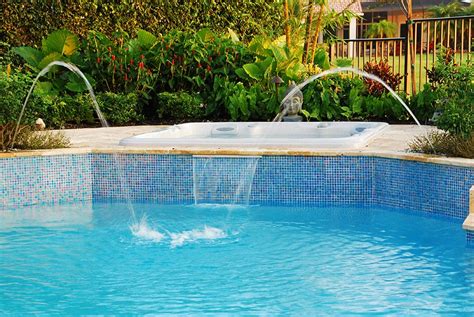 6 Swimming Pool Renovation and Remodeling Ideas for Your Backyard