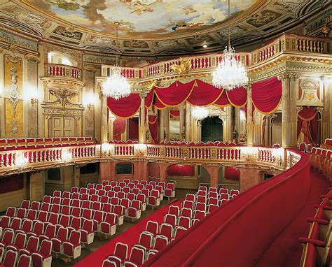 The auditorium of the palace theatre at Schönbrunn, photograph | Die Welt der Habsburger