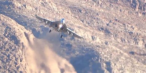 The Aviationist » Watch the heat distortion and tip vortices generated by an EA-18G Growler ...