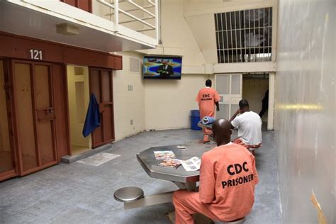 California may up its rehab efforts to keep ex-inmates from returning ...