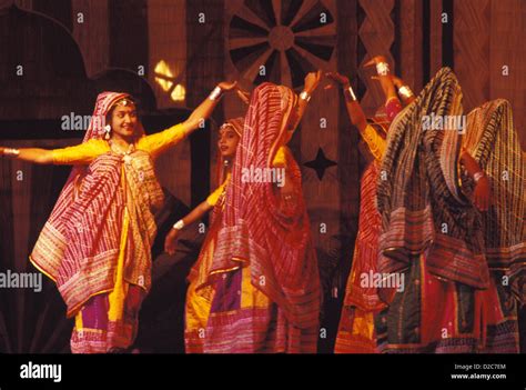 India, Gujarat. Garba Folk Dance Stock Photo - Alamy