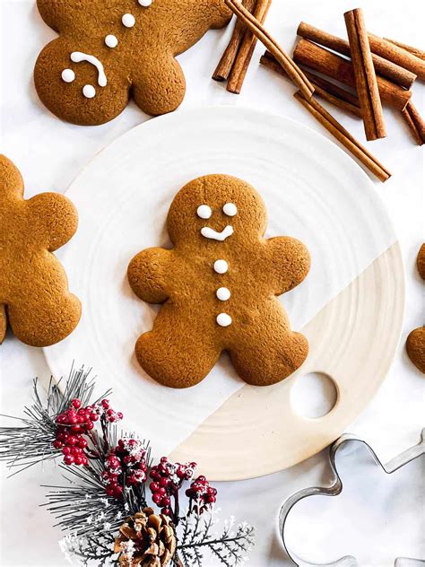 The Perfect Soft Gingerbread Cookies [Easy Recipe!] - Savory Nothings