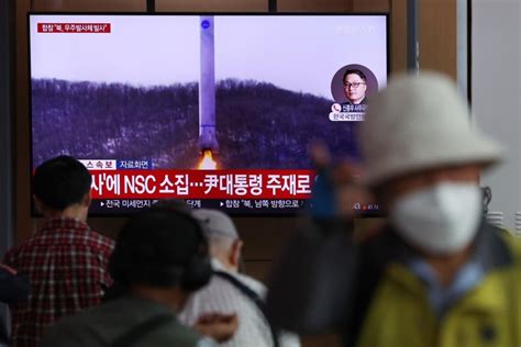 North Korean spy satellite launch fails, splashes into sea - UPI.com