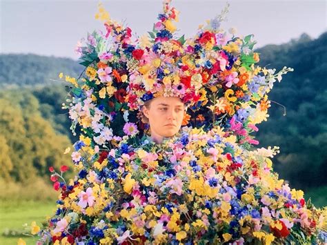 Midsommar (2019) | Movie lover, Film lovers, Cool halloween costumes