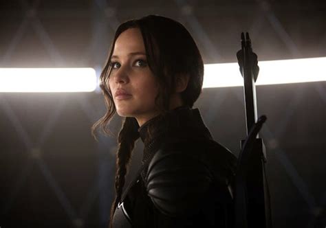 The Hunger Games: Mockingjay Prepares For Battle In This Collection Of Stills | Giant Freakin ...