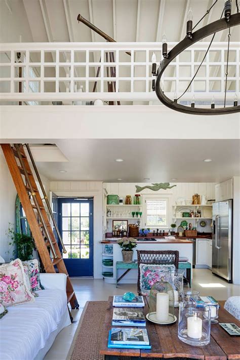 Contemporary beach shack provides a cozy getaway in Martha's Vineyard ...