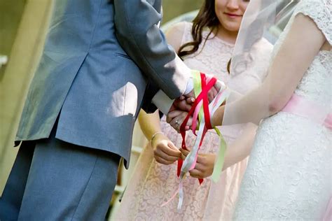 A Handfasting Wedding Ceremony: The Complete 10-Part Guide - Wayfaring Weddings