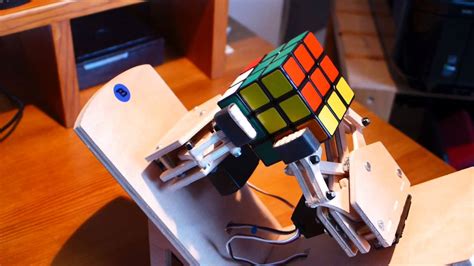 Rubik's cube robot solver - YouTube