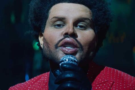 The Weeknd transforma su rostro en nuevo video