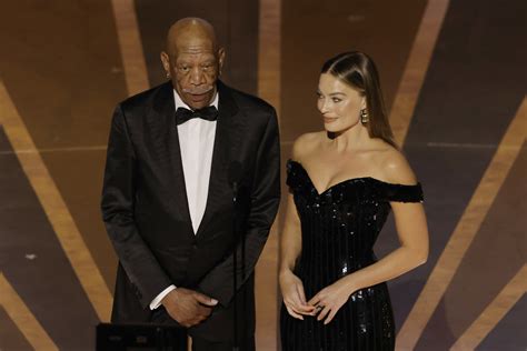 Oscars 2023: The Internet Reacts to Morgan Freeman's Bald Look - Parade